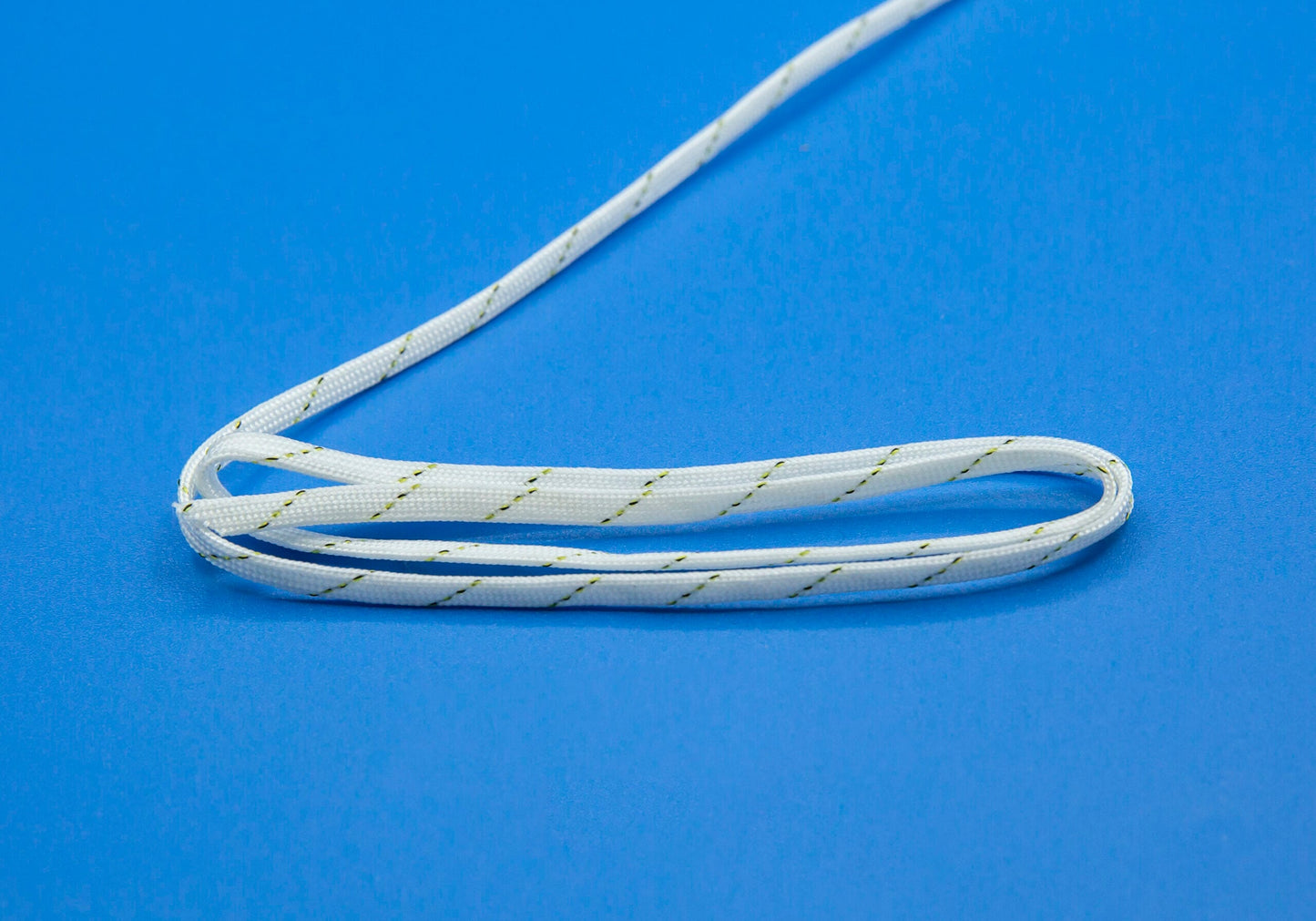 Halyard for main closing loop by the meter