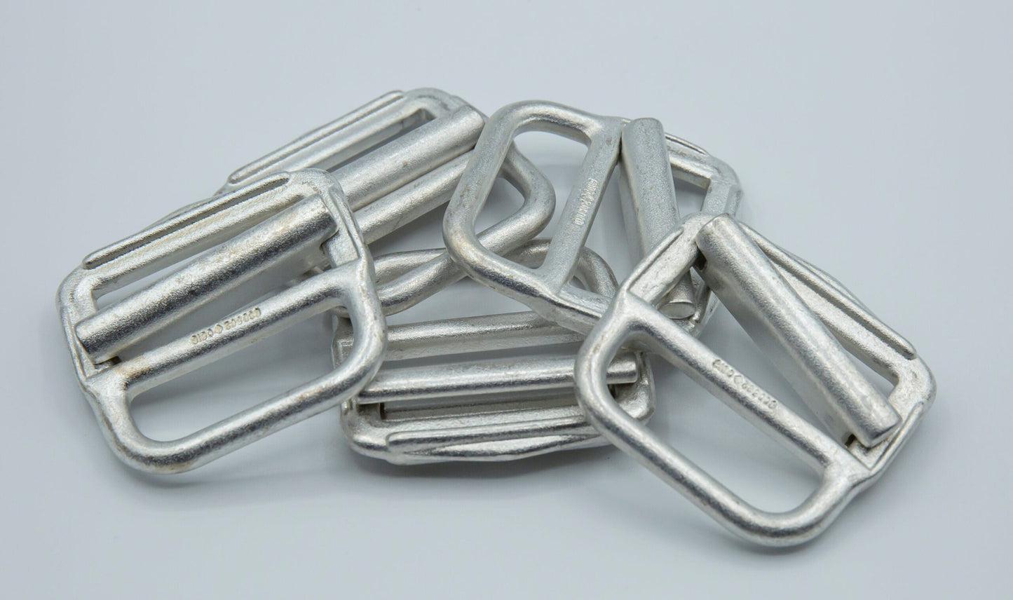 Adjustable buckle